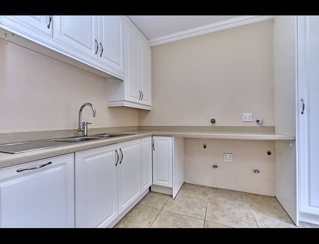 3 BEDROOM FREESTANDING FOR SALE IN WATERFALL VALLEY MATURE LIFESTYLE ESTATE